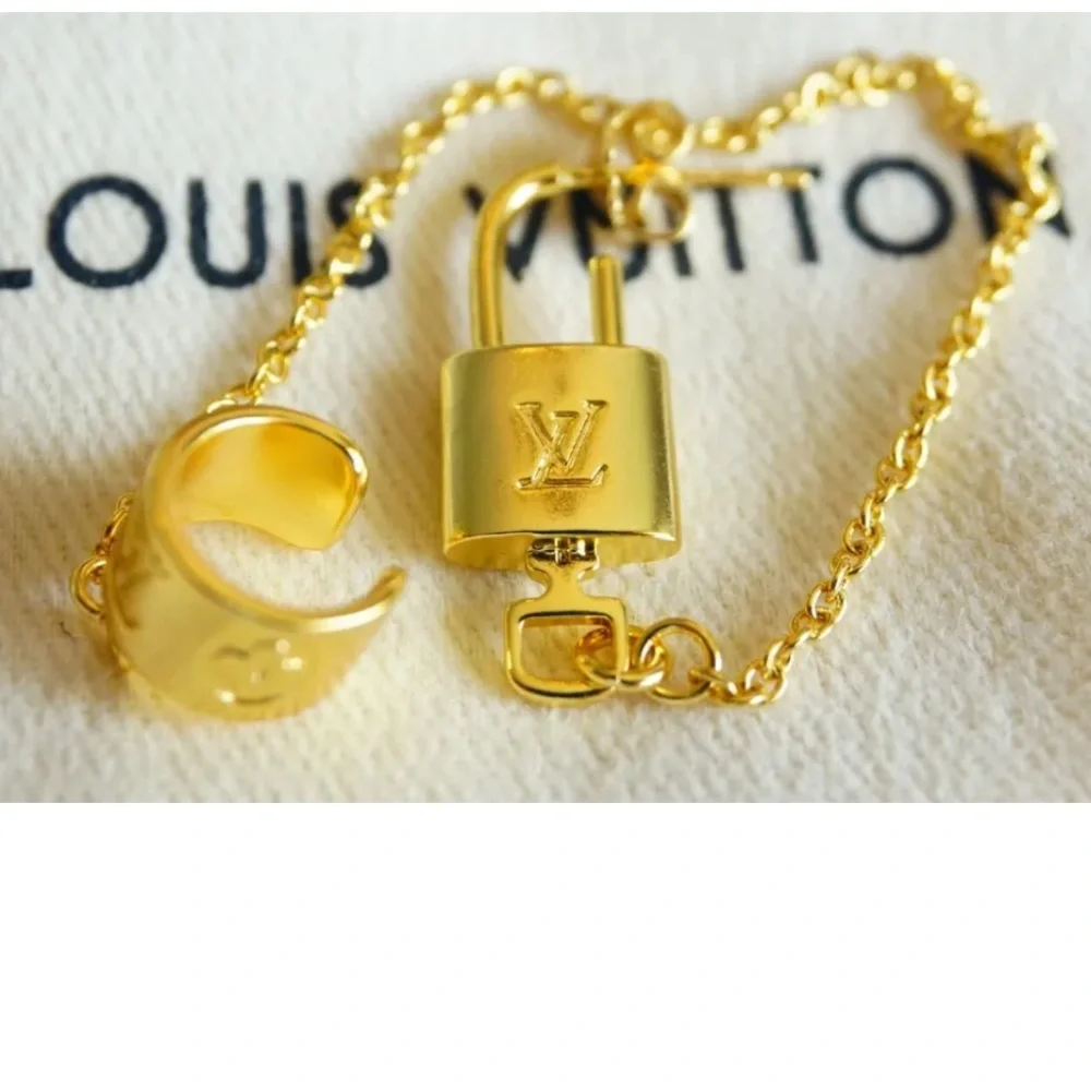 Beautiful authentic LV earrings - Picture 10 of 16